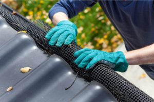 Securing gutters